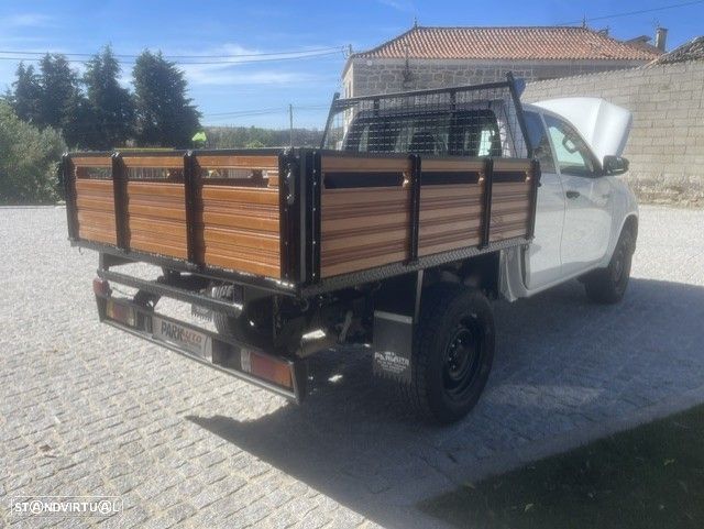 Toyota Hilux - 10