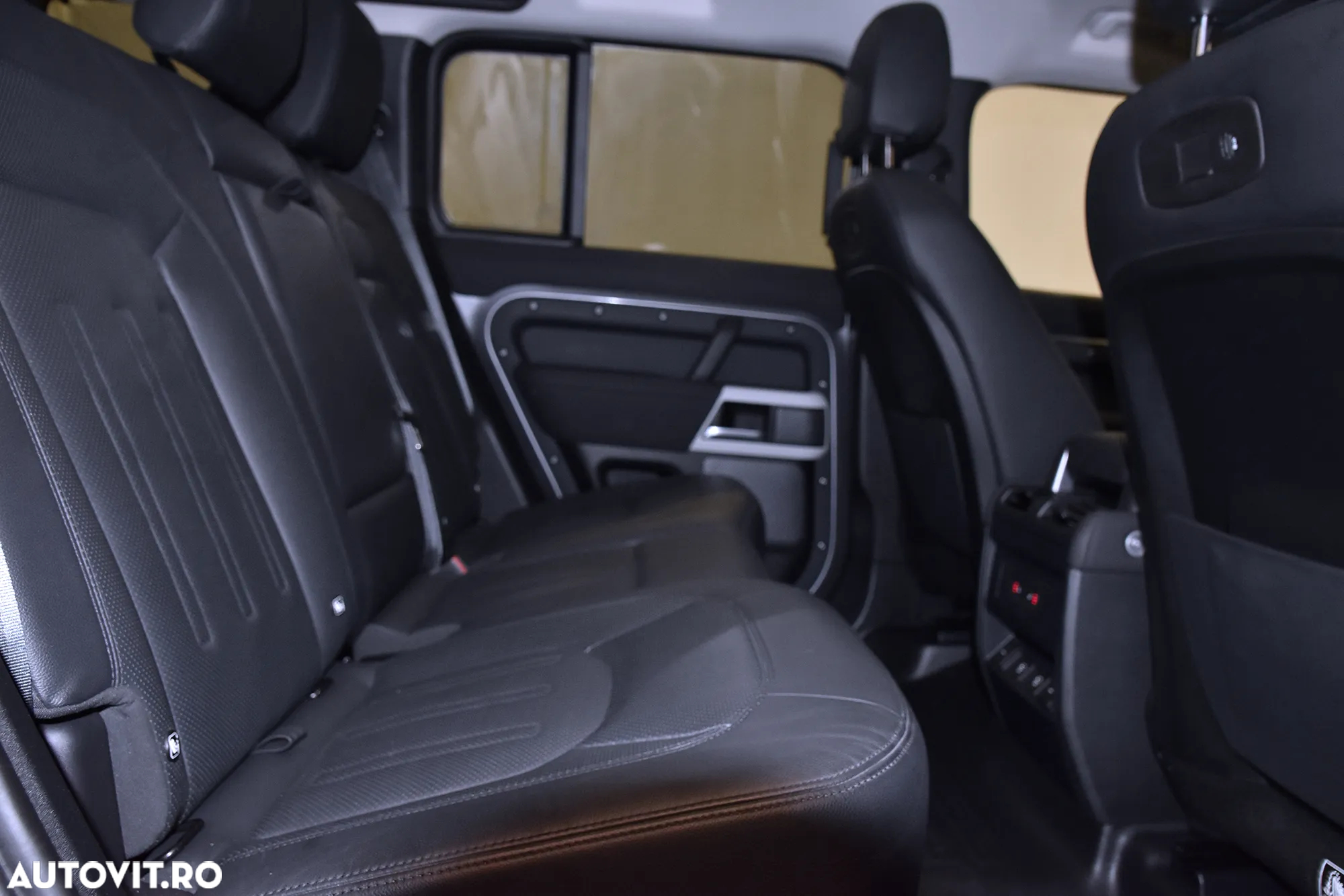 Land Rover Defender 130 3.0D 250 MHEV SE - 12