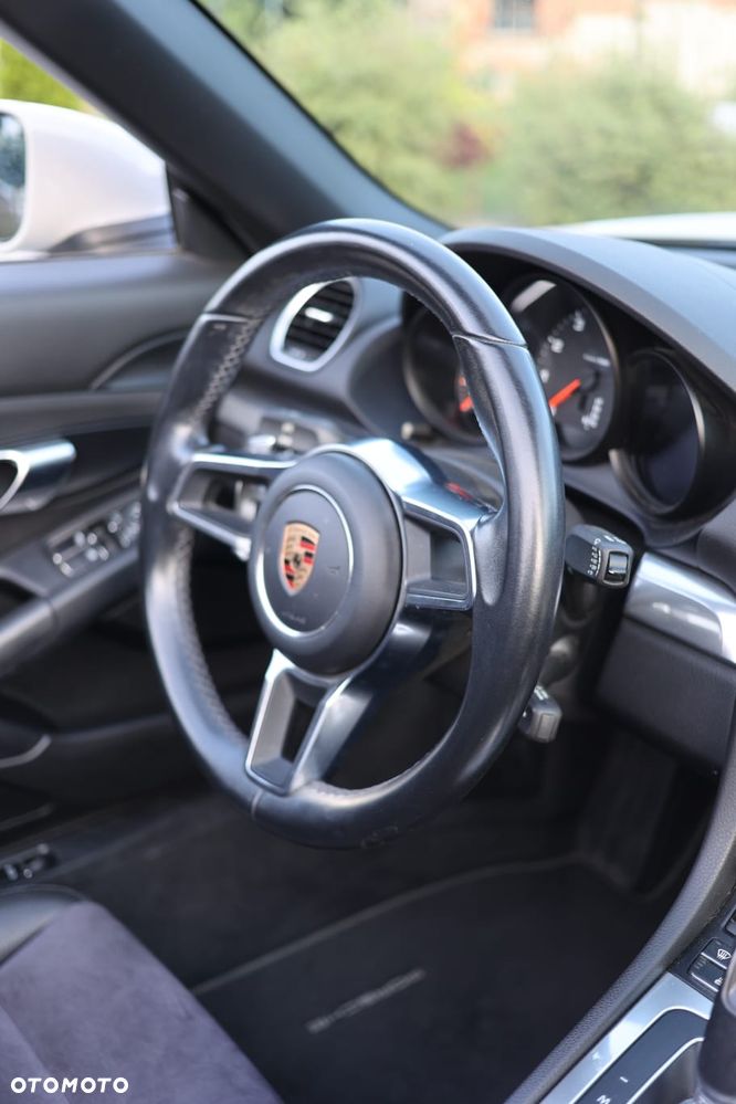Porsche Boxster - 12