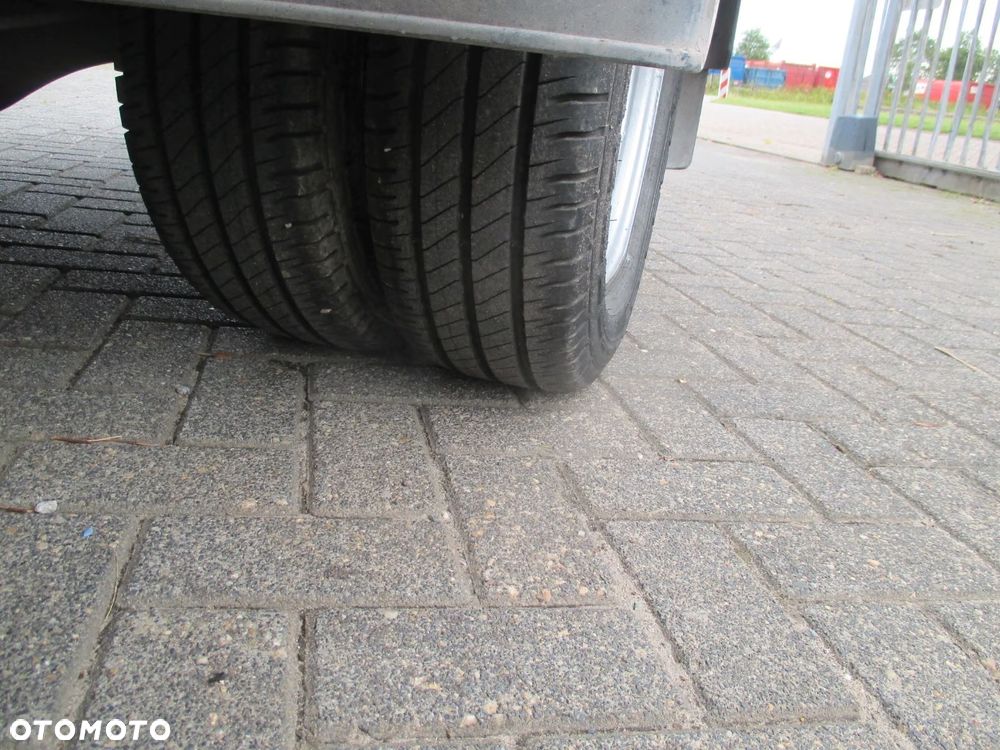 Renault Maxity - 9
