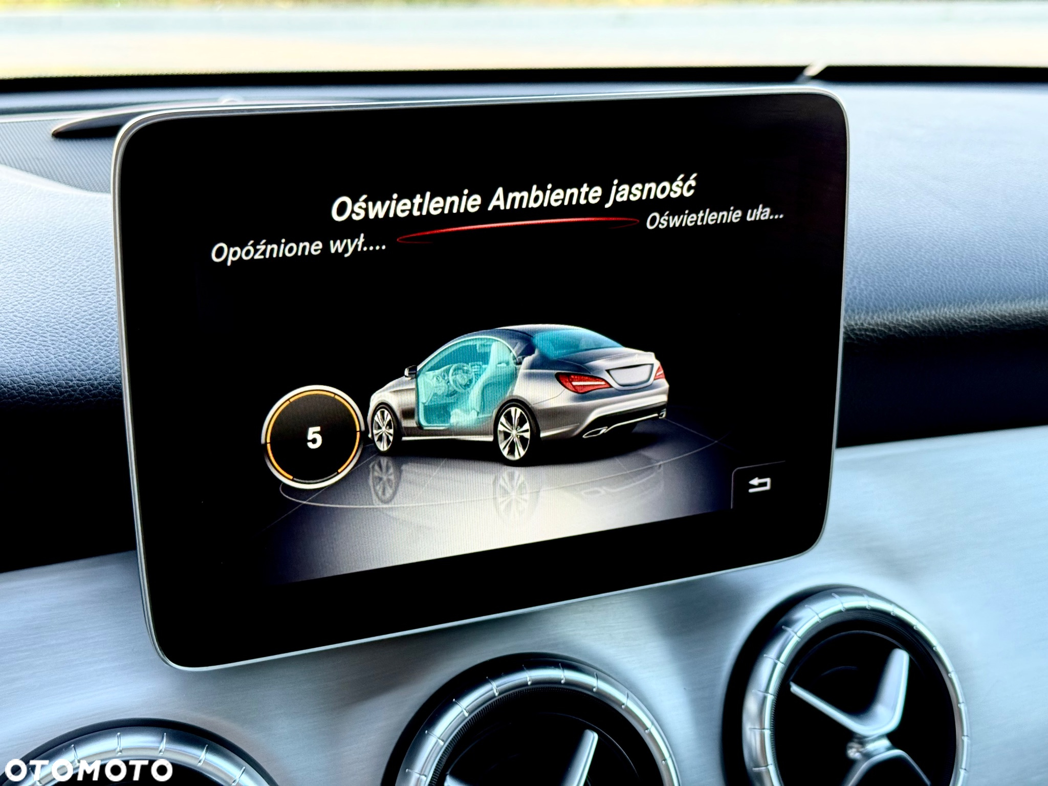 Mercedes-Benz CLA 200 7G-DCT AMG Line - 38