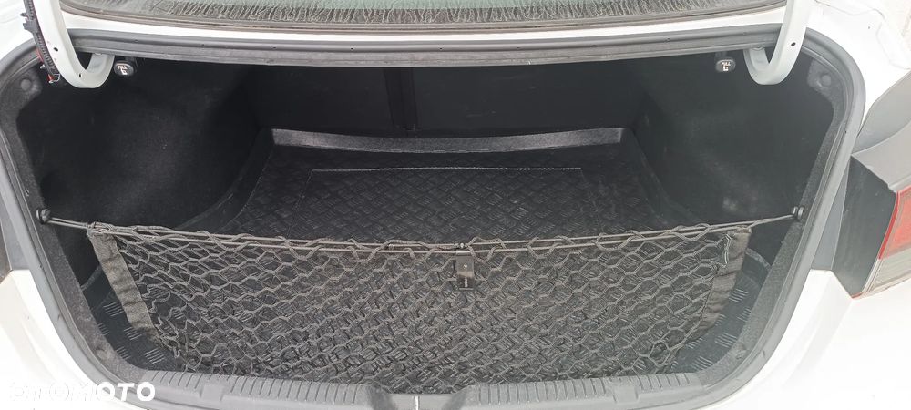 Hyundai Elantra - 23