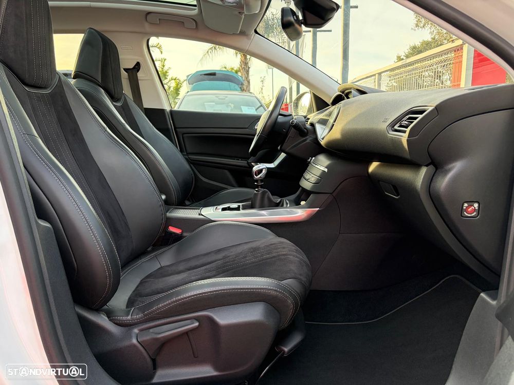 Peugeot 308 1.2 PureTech Allure J17 - 26