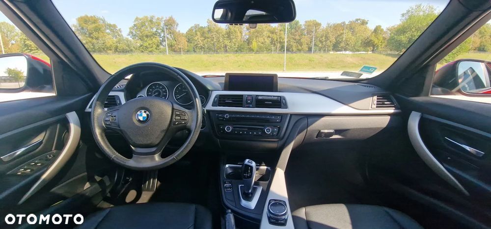 BMW Seria 3 320i Sport Line - 24