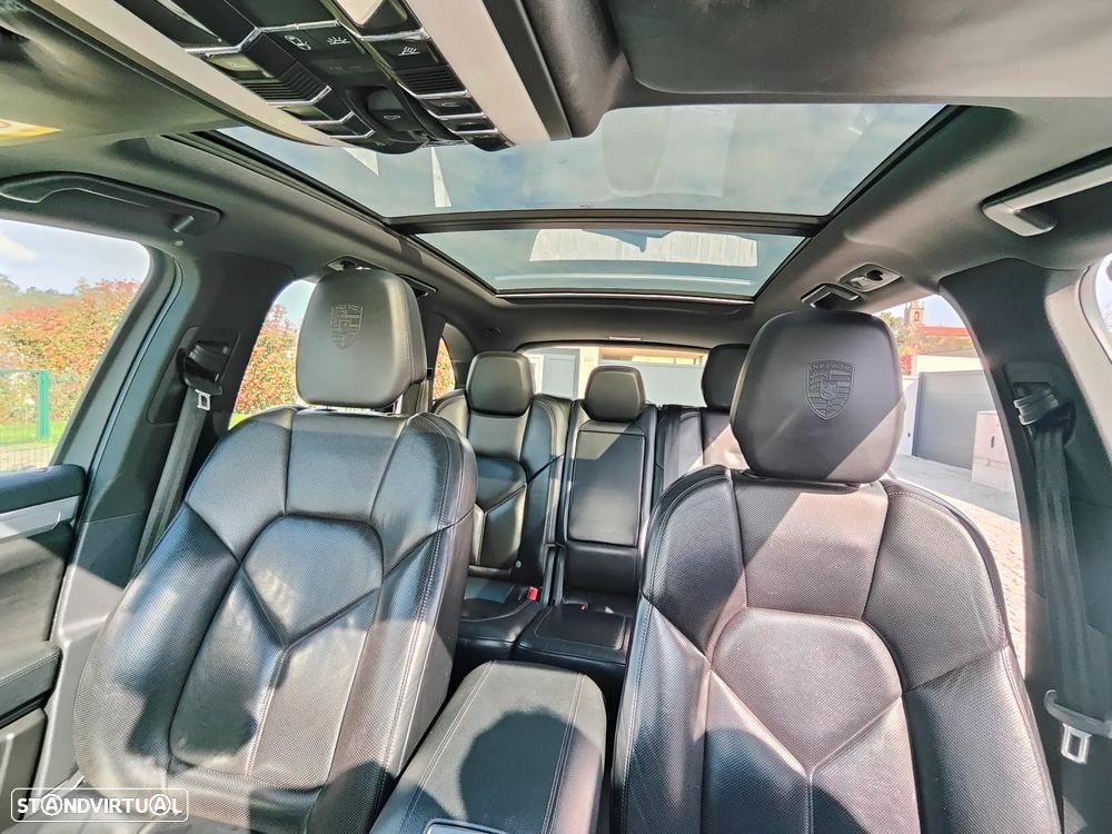 Porsche Cayenne - 14