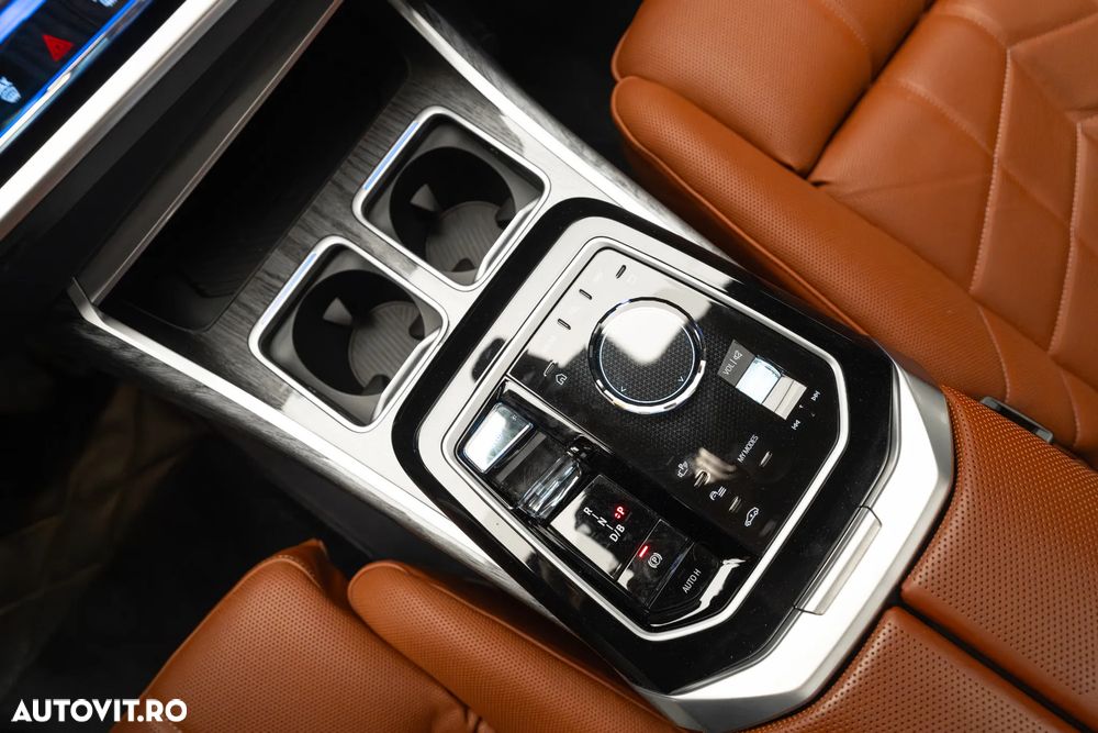 BMW i7 - 24