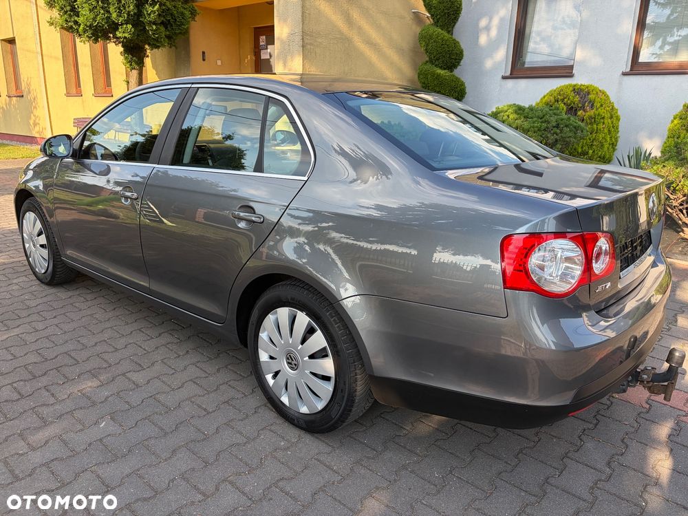 Volkswagen Jetta 1.6 Comfortline - 16
