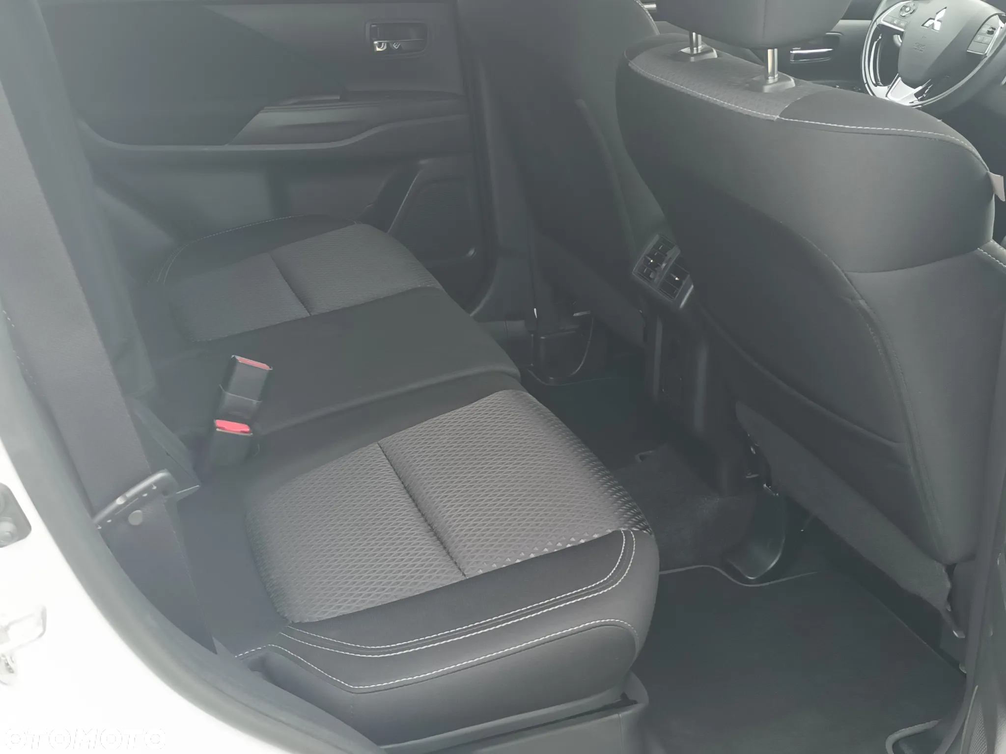 Mitsubishi Outlander 2.0 Intense Comfort 4WD CVT - 19