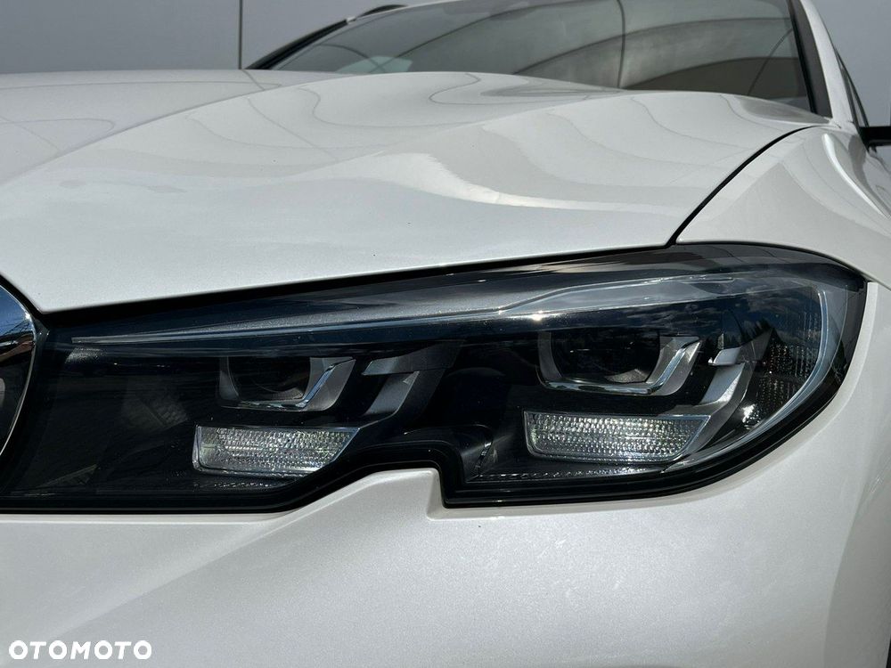 BMW Seria 3 330e xDrive M Sport - 5