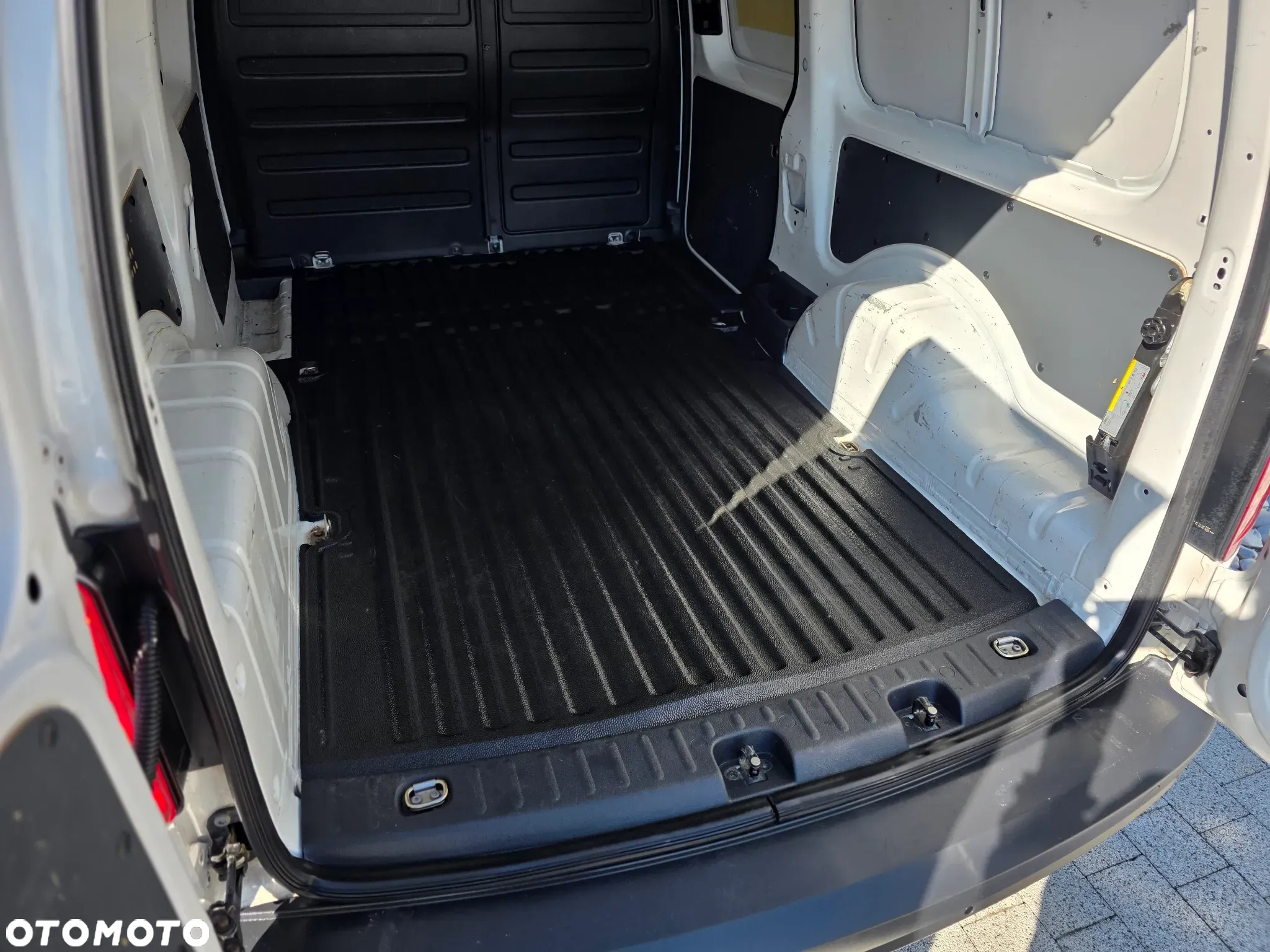 Volkswagen Caddy Maxi Long 1.4 6-biegowy 125KM LIFT 2020 BEZWYPADKOWY z Polskiego Salonu I Bardzo Ładny i Zadbany Egzemplarz I Kompletna Historia Serwisowa I Pełna Faktura Vat 23% I - 13