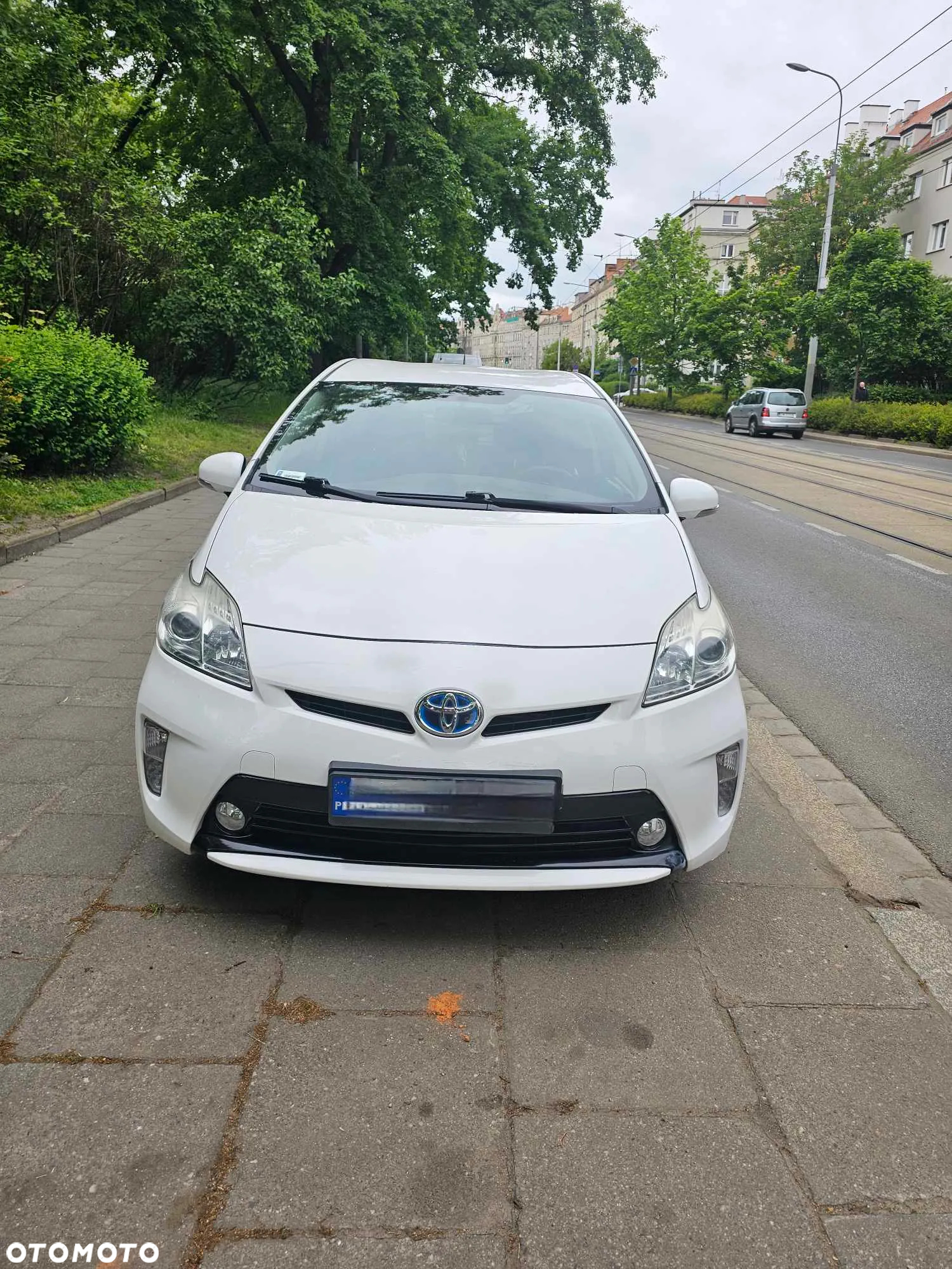 Toyota Prius (Hybrid) - 2