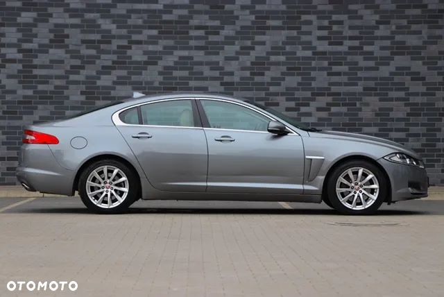 Jaguar XF 2.2 D Luxury - 8