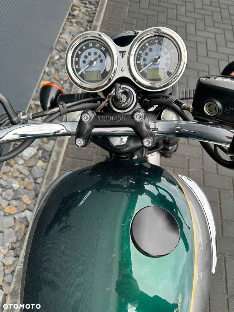 Triumph Bonneville - 7