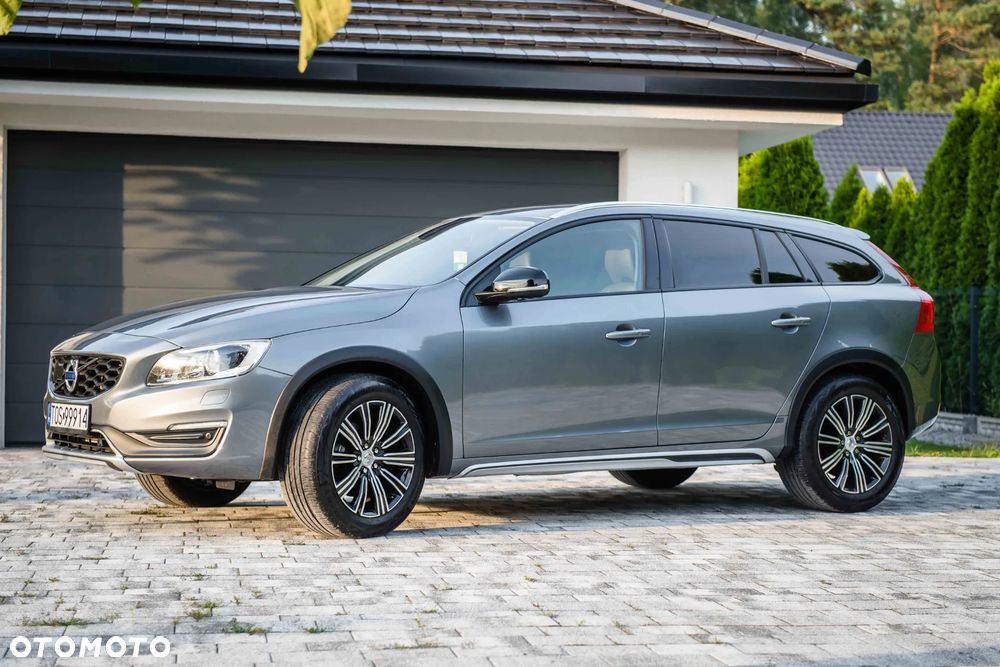 Volvo V60 Cross Country T5 AWD Summum - 1