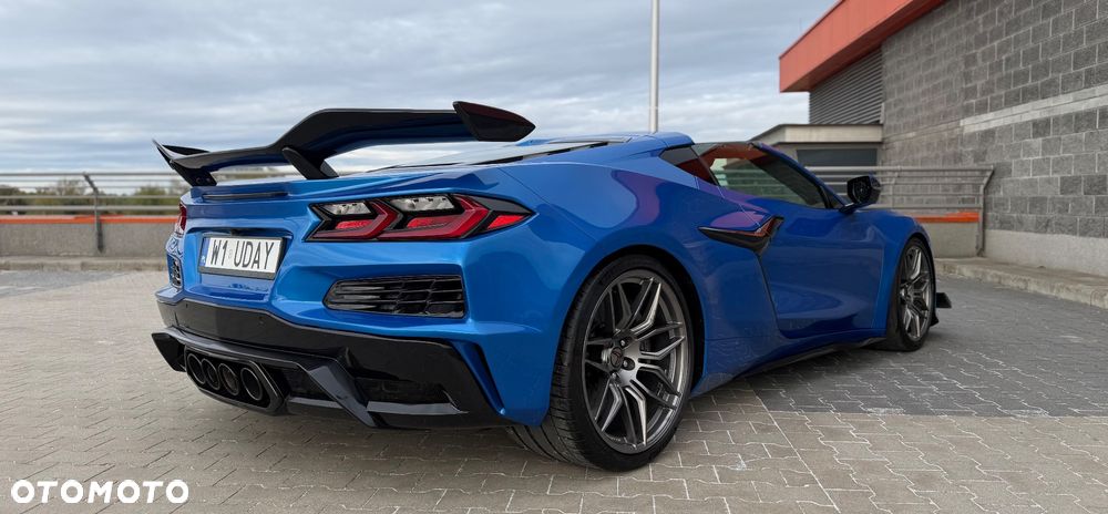 Chevrolet Corvette - 24