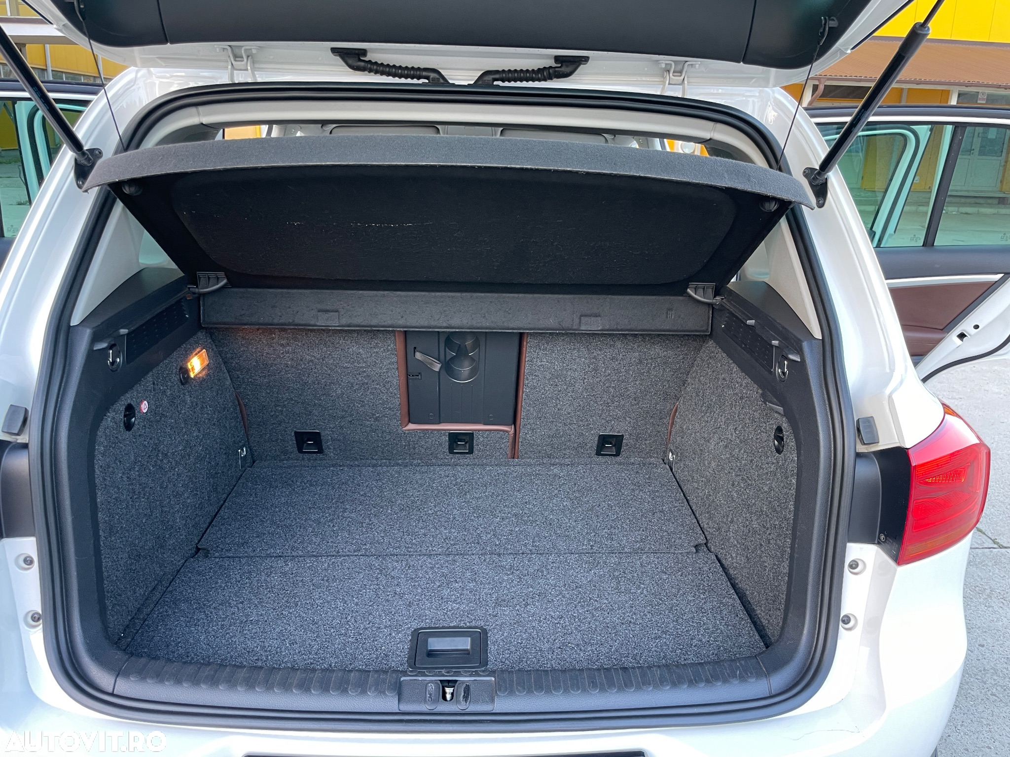 Volkswagen Tiguan 2.0 TDI DPF BlueMotion Technology Sport & Style - 10