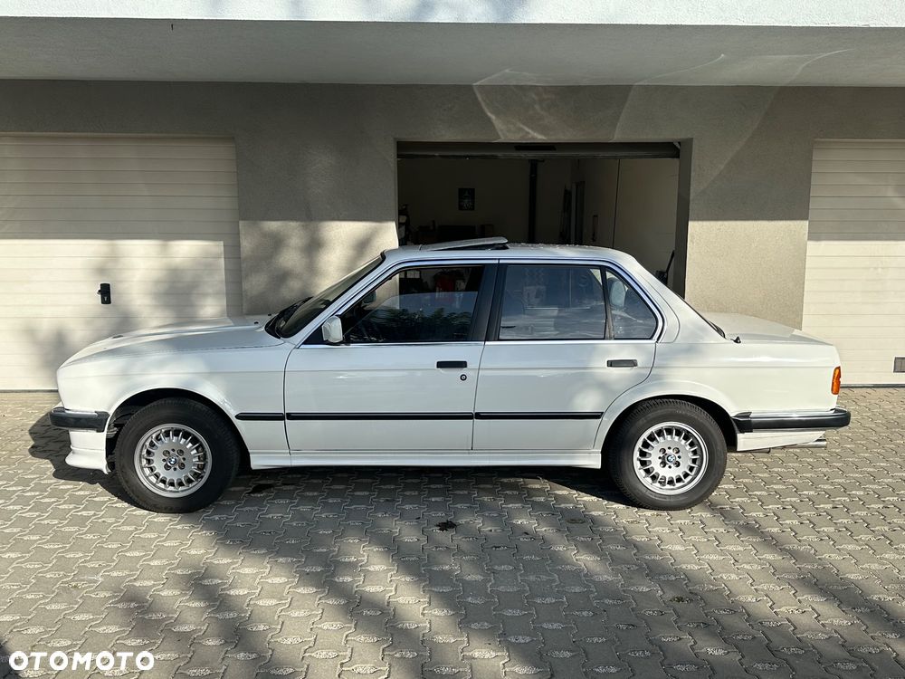 BMW Seria 3 325e - 8