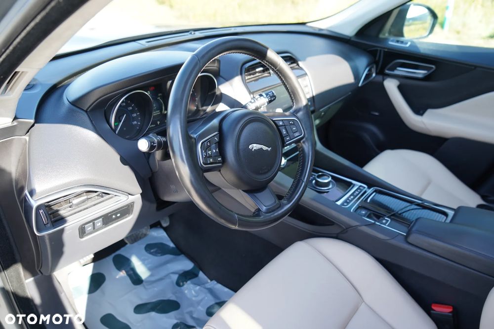Jaguar F-Pace - 15