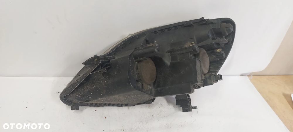 .  PRZOD PRZEDNIA LAMPA PRAWA OPEL ZAFIRA B !USZKODZONE UCHWYTY! - 4