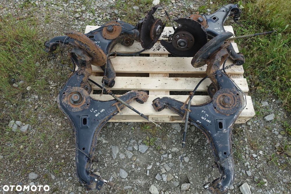 WAHACZ PIASTA ZWROTNICA TYŁ VW T4 Z ABS BEZ ABS - 1