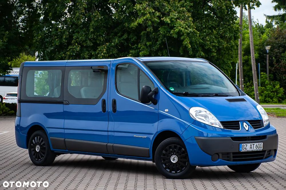 Renault Trafic 2.0 dCi 115 FAP Grand Passenger Black Edition - 4
