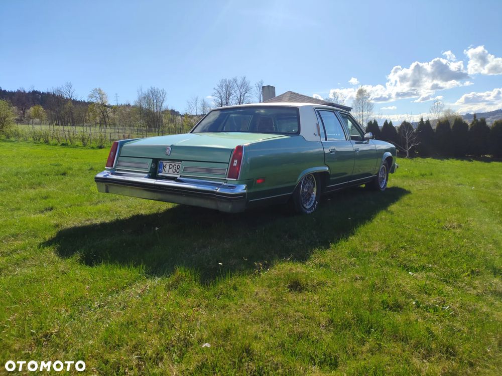 Oldsmobile Regency - 5