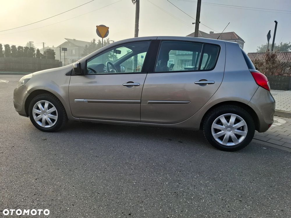 Renault Clio 1.2 16V Alize - 16