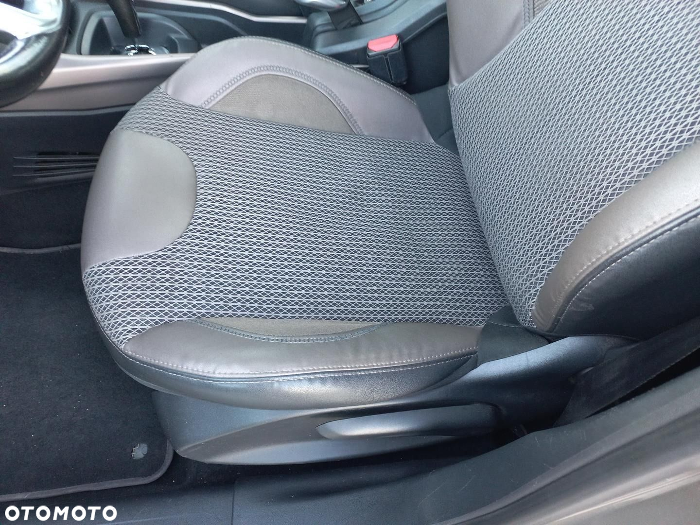 Peugeot 2008 1.6 e-HDi Style S&S - 9