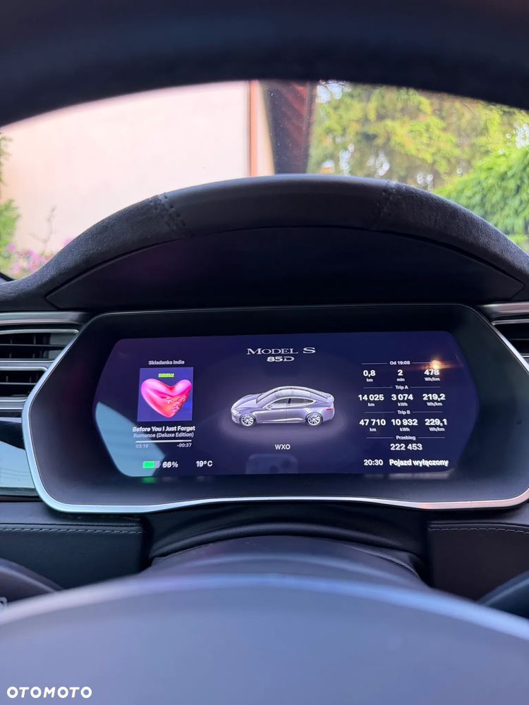 Tesla Model S 85 D - 20