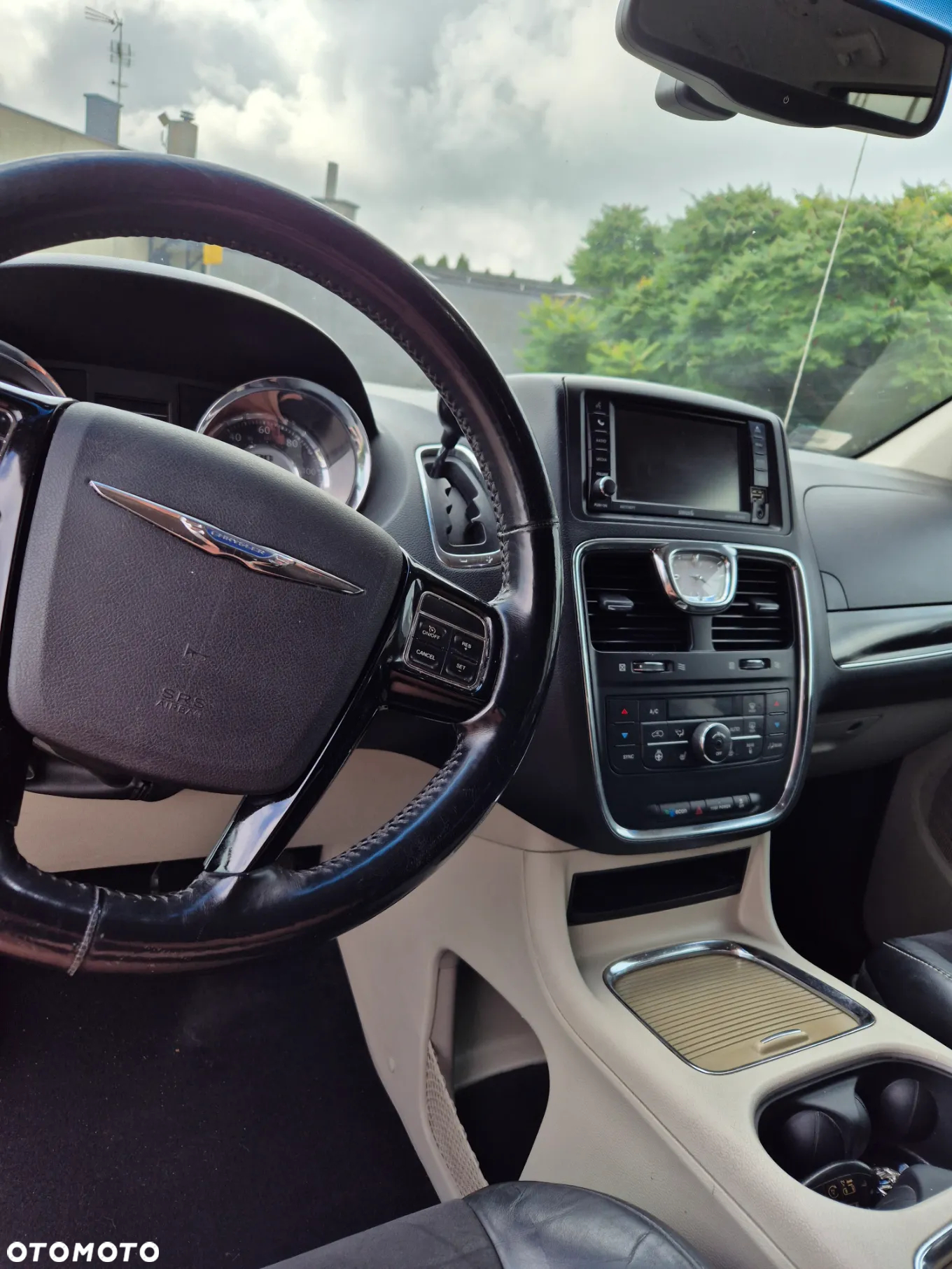 Chrysler Town & Country 3.6 Limited - 10