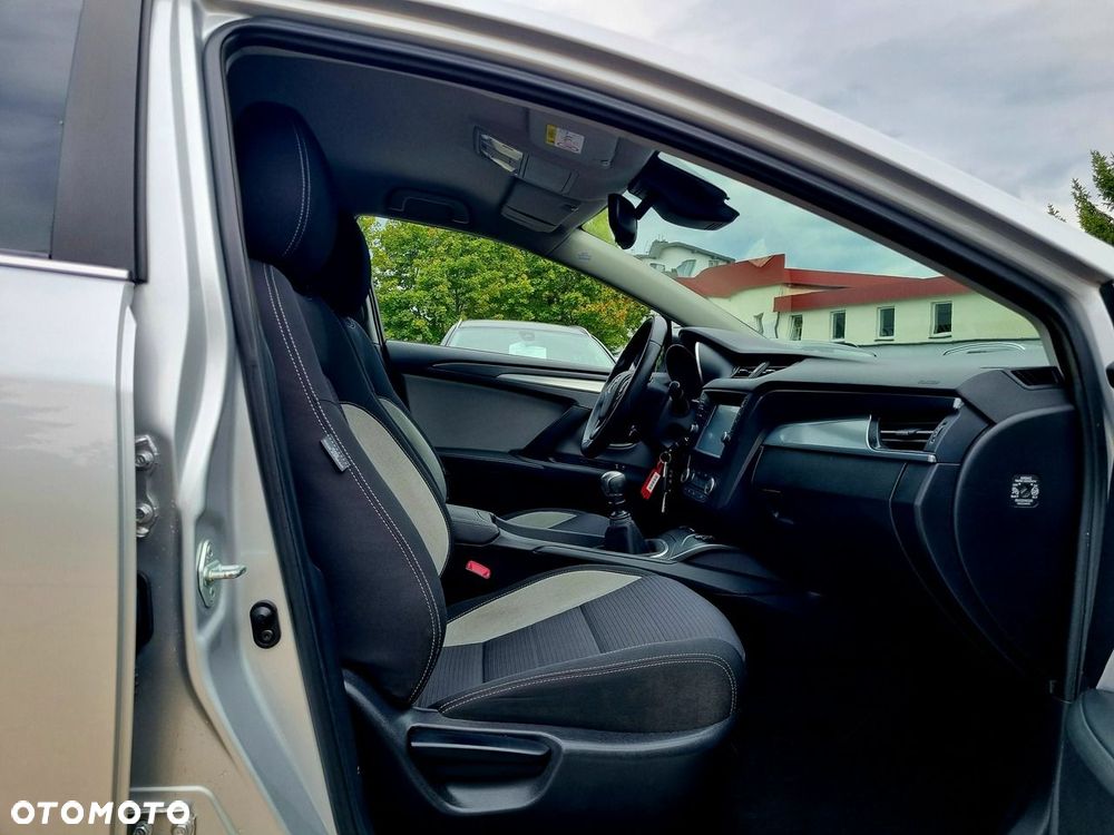 Toyota Avensis 1.8 Style - 11