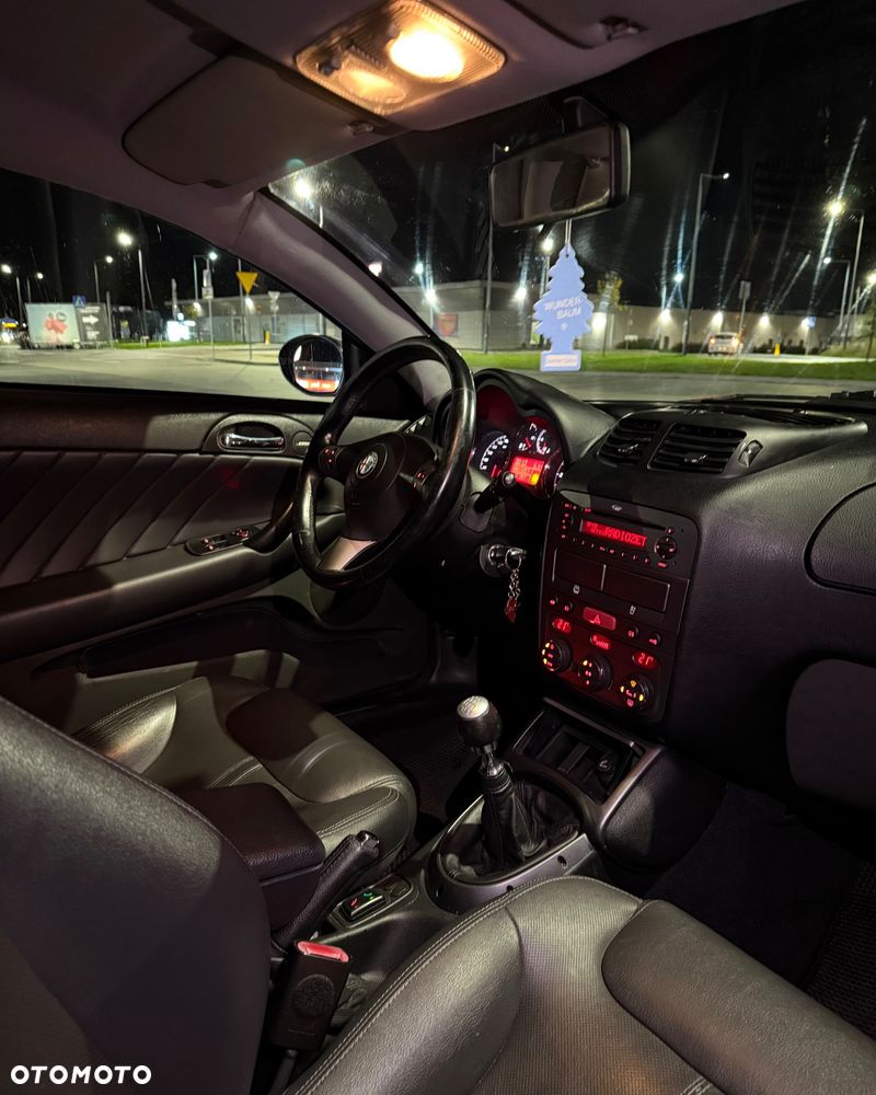 Alfa Romeo GT 1.9JTD 16V Black Line - 27