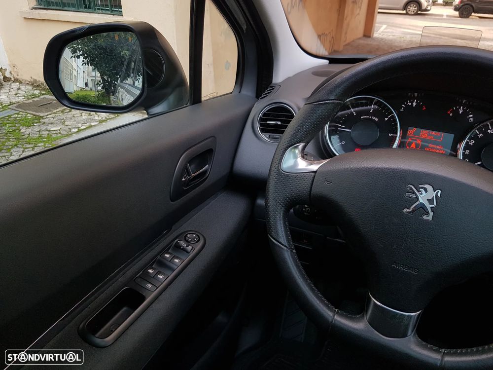 Peugeot 5008 1.6 BlueHDi Allure J17 - 22