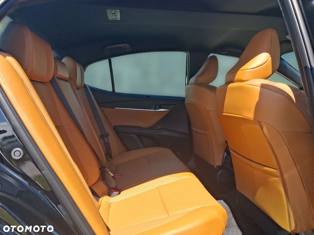 Toyota Camry - 10