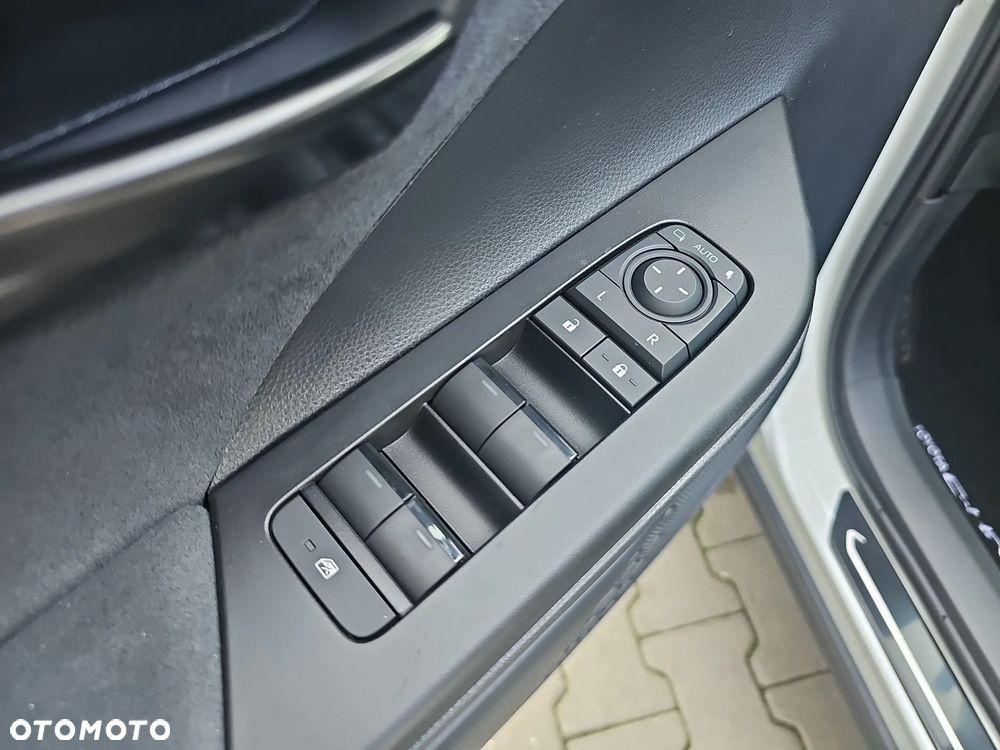 Toyota C-HR 2.0 PHEV Dynamic Force Executive - 21
