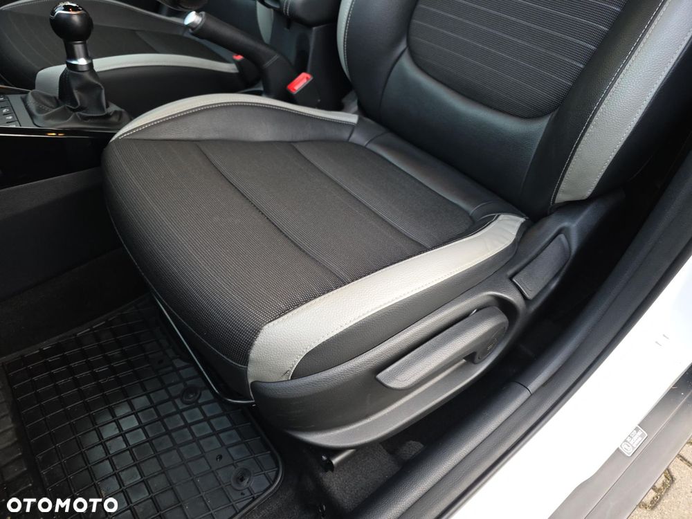 Kia Stonic 1.2 L Business Line - 12