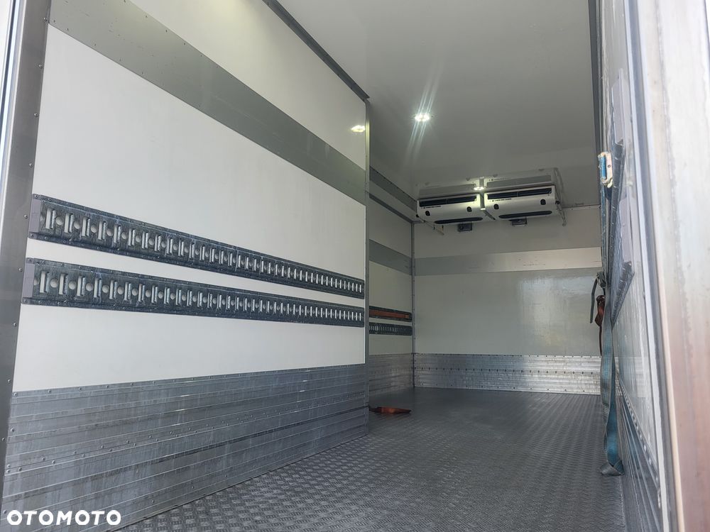 Mercedes-Benz **Mercedes Atego 1524 Chłodnia + Winda Euro 6 2018 / 240 tys. km / 15 EP / Pneumatyka / Tempomat** - 31