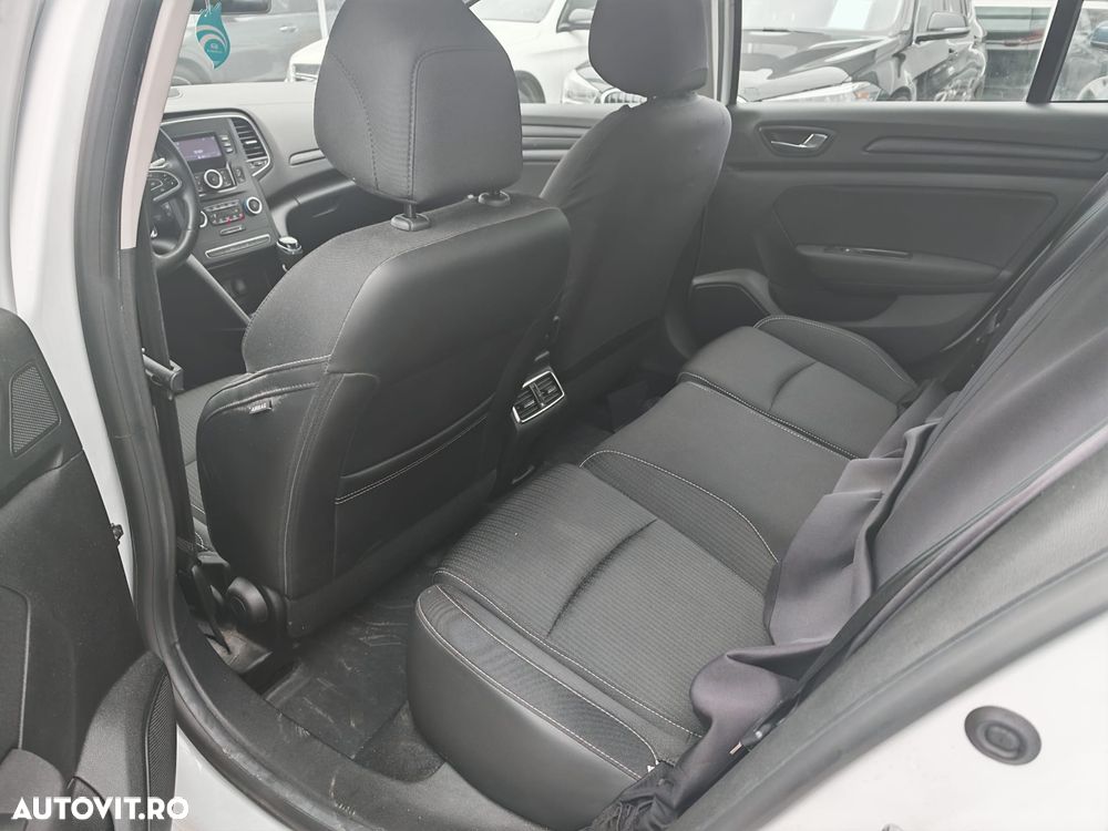 Renault Megane TCe 140 GPF Life - 10