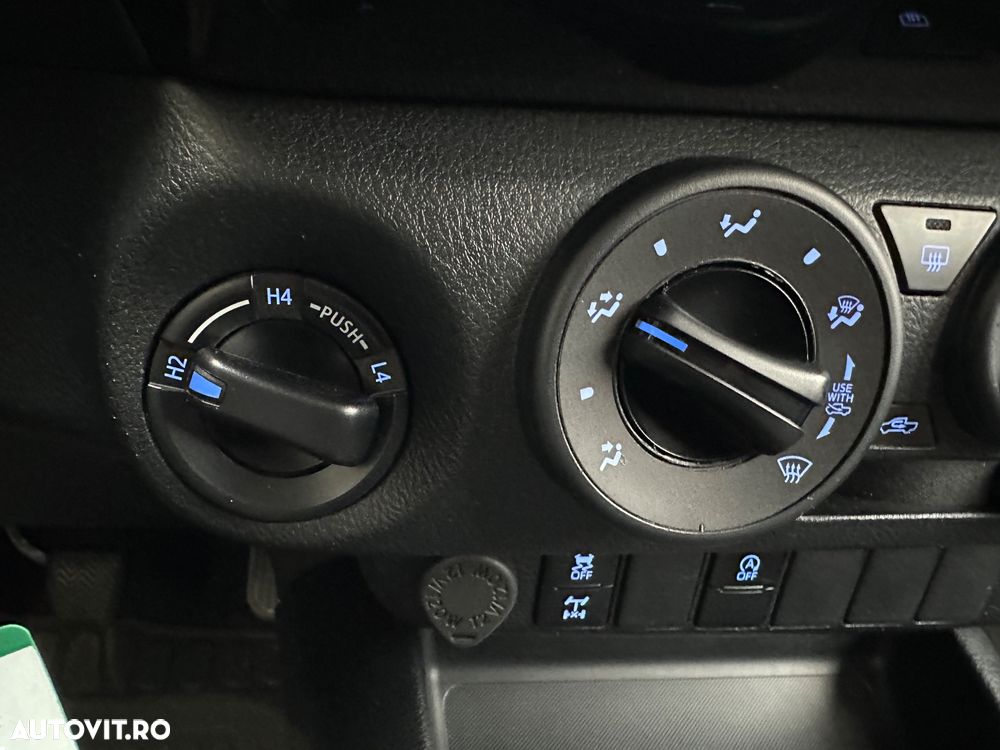 Toyota Hilux 4x4 Double Cab Comfort - 11