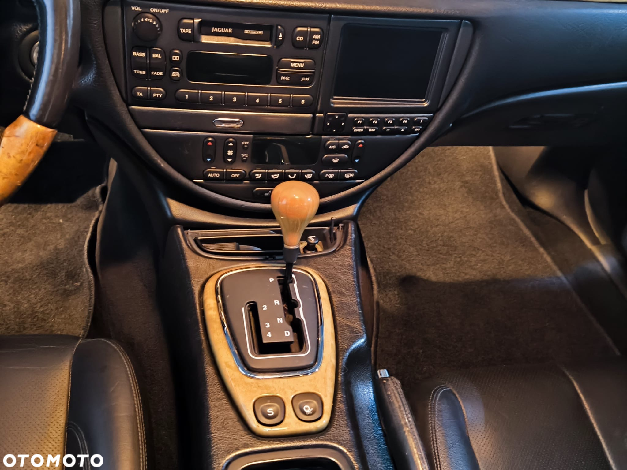Jaguar S-Type - 16