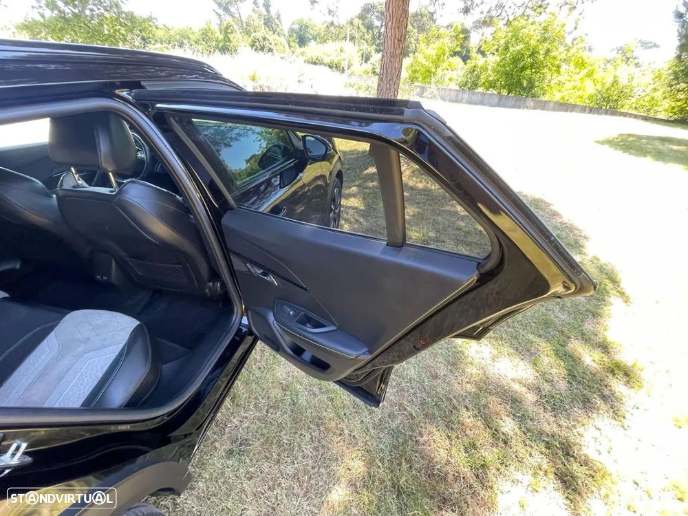 Peugeot e-2008 GT - 27