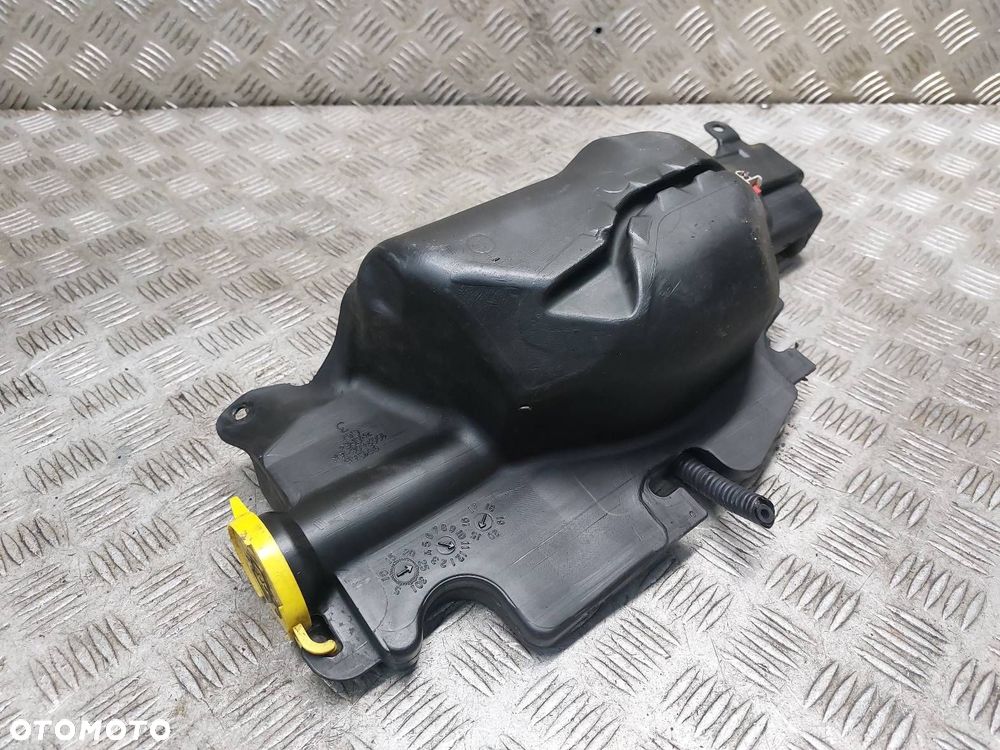 ZBIORNICZEK PŁYNU SPRYSKIWACZY RAM 1500 I LIFT 5.7 13- 1002406AK - 1