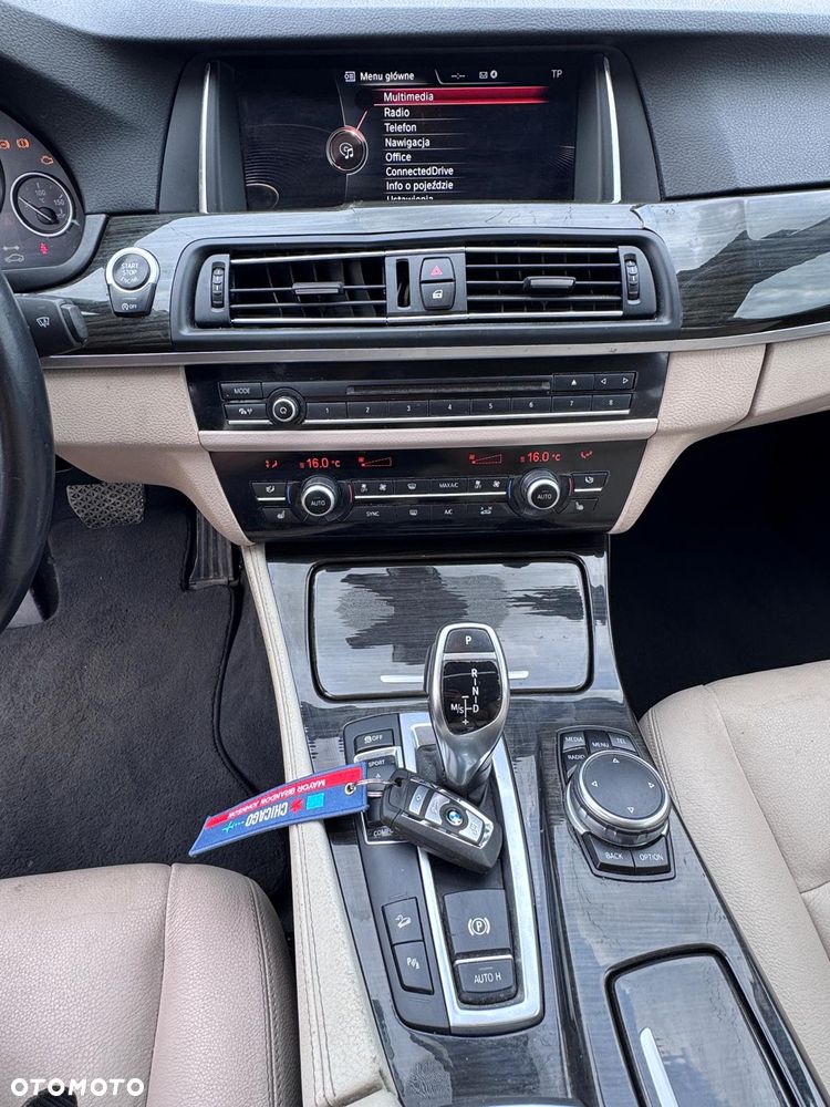 BMW Seria 5 525d xDrive Luxury Line - 13