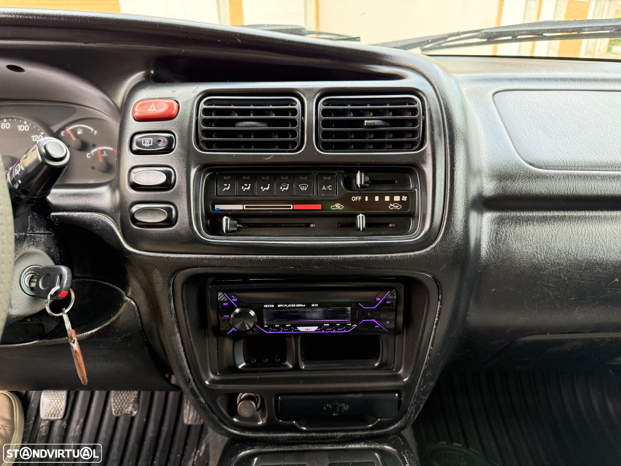Suzuki Grand Vitara Metal Top 2.0 TDi - 24