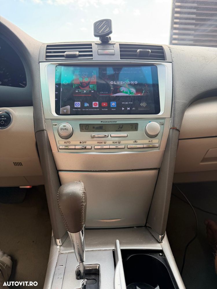 Toyota Camry - 18