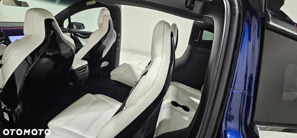 Tesla Model X - 33