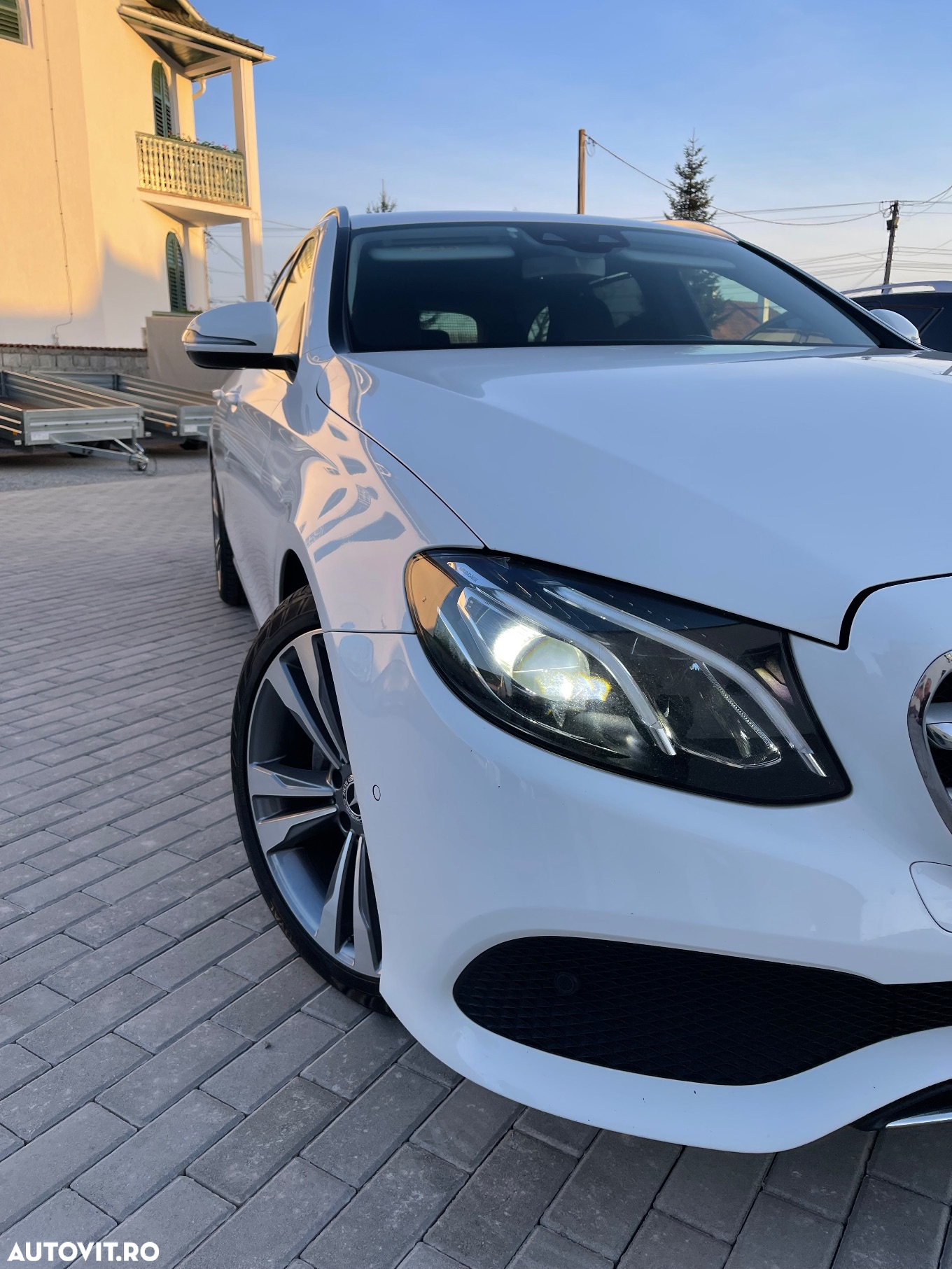 Mercedes-Benz E 220 d 4Matic T 9G-TRONIC Avantgarde - 12