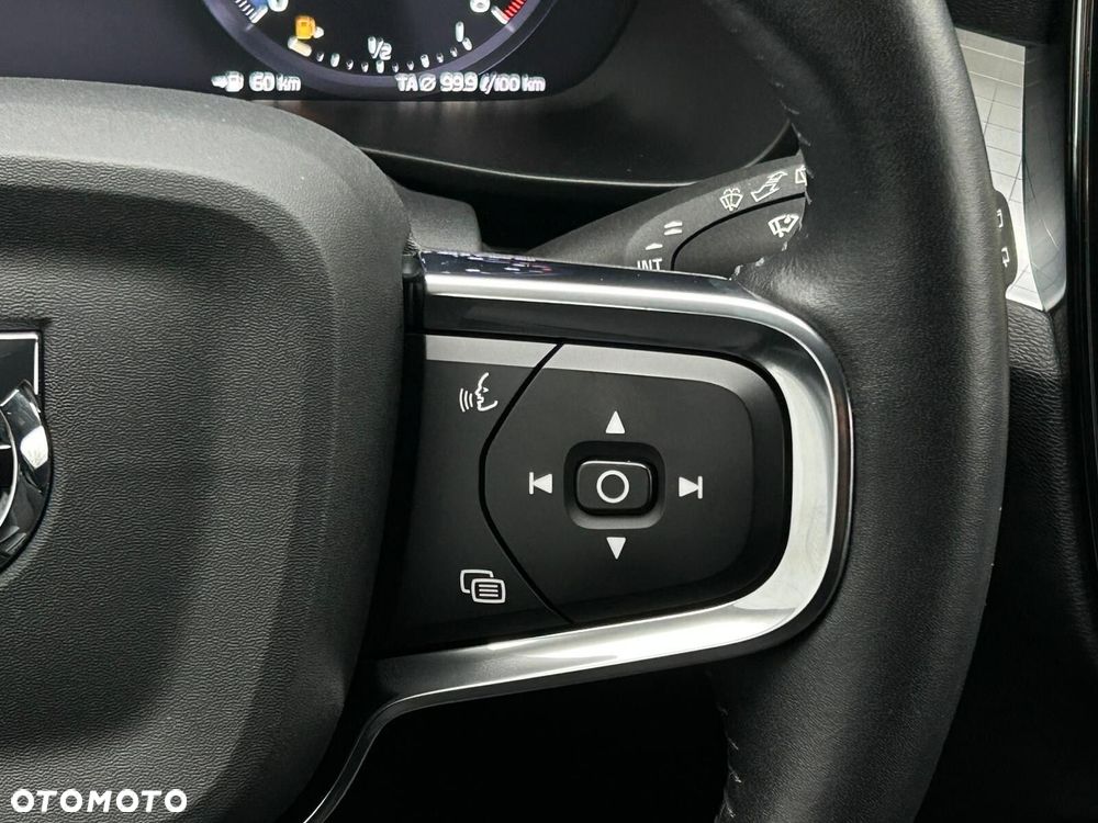 Volvo XC 40 T3 Momentum Pro - 21