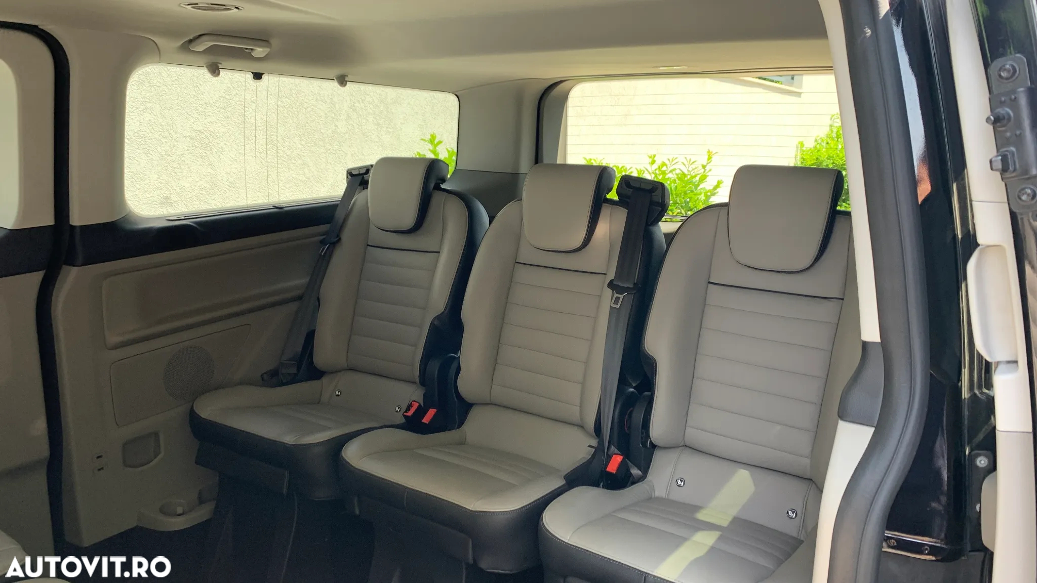 Ford Tourneo Custom Bus 320 2.0 EcoBlue 150 CP L1H1 Titanium - 9