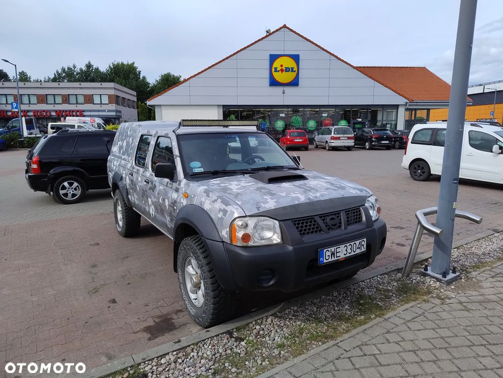 Nissan Pickup - 4